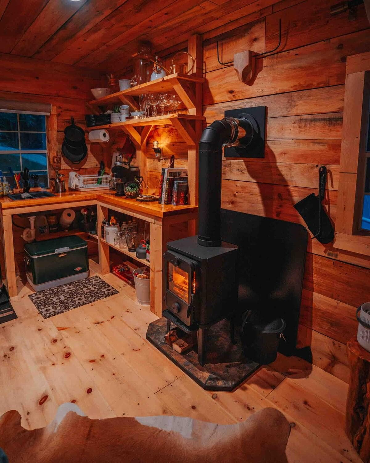 Kitchenette 

Picture by 
https://instagram.com/cfunk44?utm_medium=copy_link