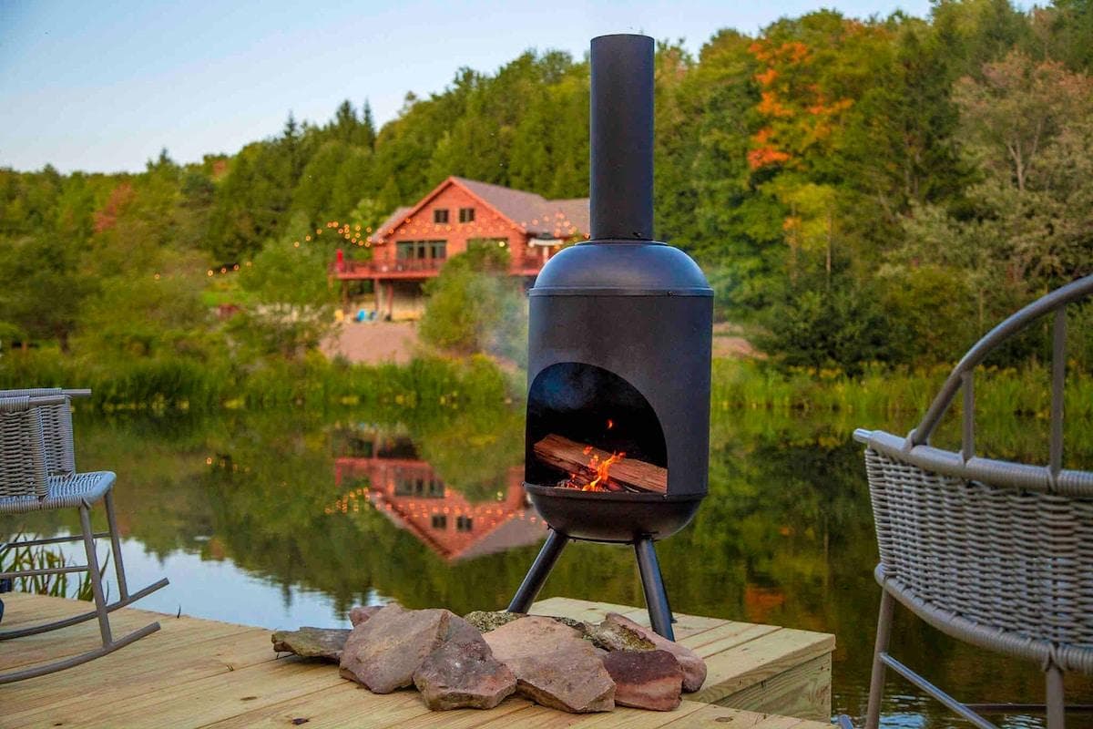 Rock on dock with Chimenea fire 


Picture by https://instagram.com/dirtandglass?igshid=1q6mv34t1k149